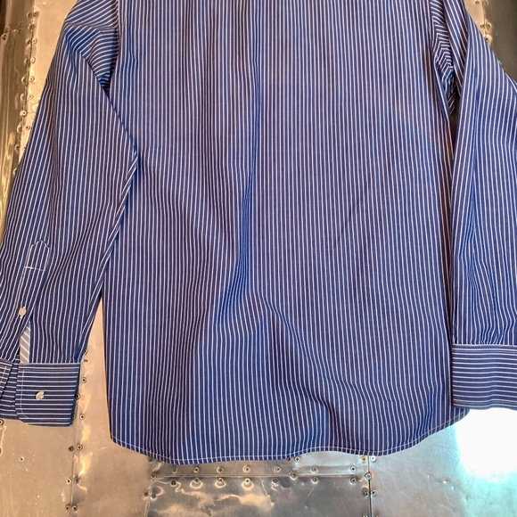 American Eagle Men's Button Down Blue Stripped - Picture 6 of 6